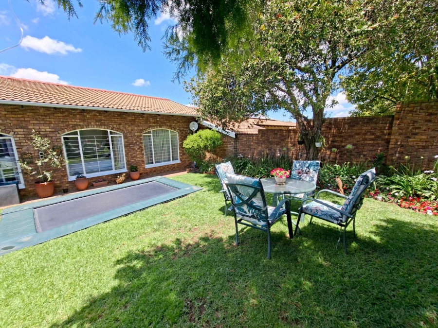 To Let 3 Bedroom Property for Rent in Bryanston Gauteng