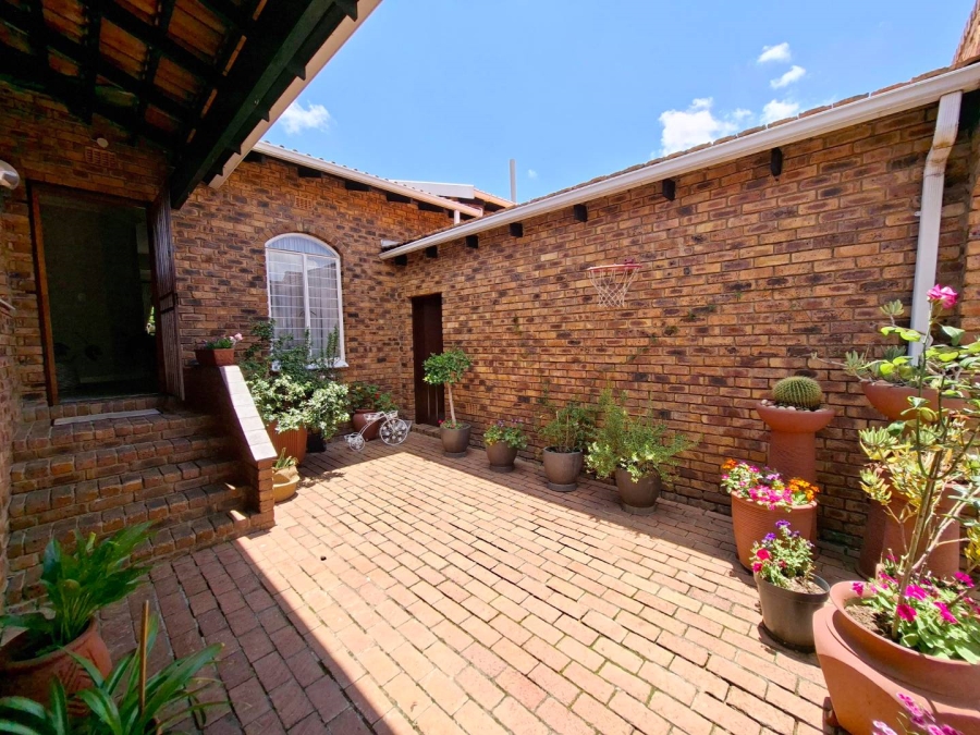 To Let 3 Bedroom Property for Rent in Bryanston Gauteng