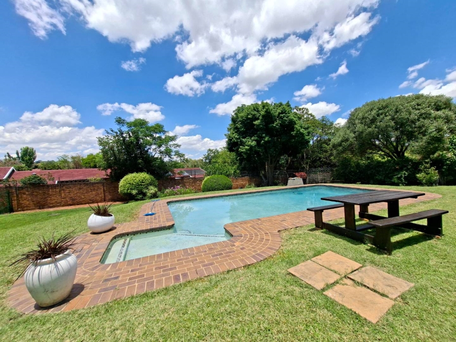 To Let 3 Bedroom Property for Rent in Bryanston Gauteng