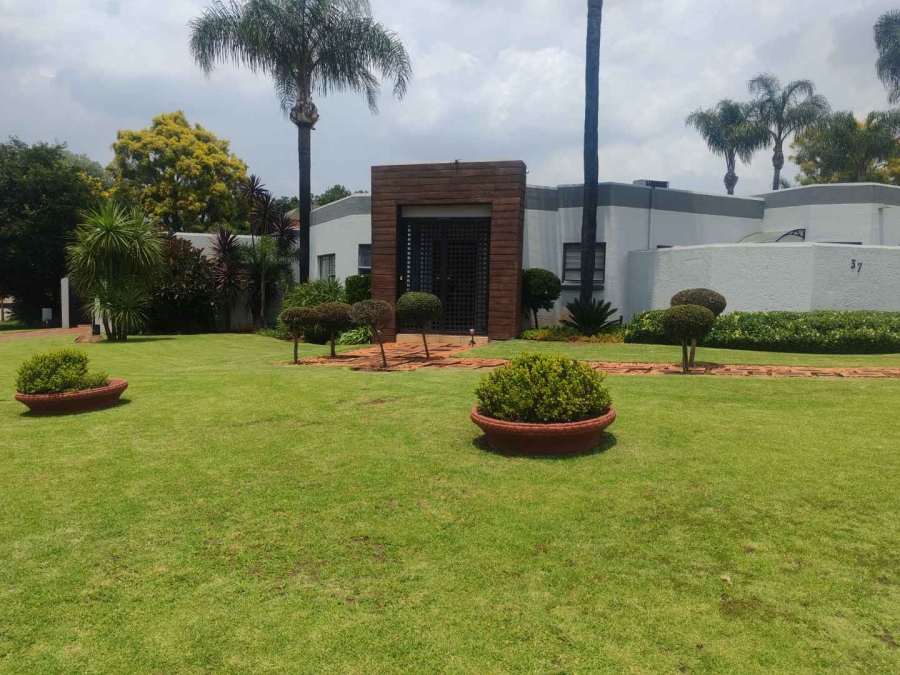 5 Bedroom Property for Sale in Eldoraigne Gauteng