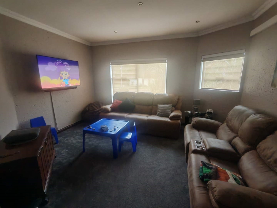 5 Bedroom Property for Sale in Eldoraigne Gauteng