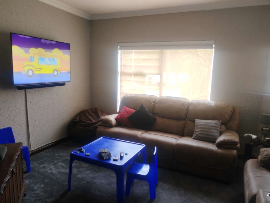 5 Bedroom Property for Sale in Eldoraigne Gauteng