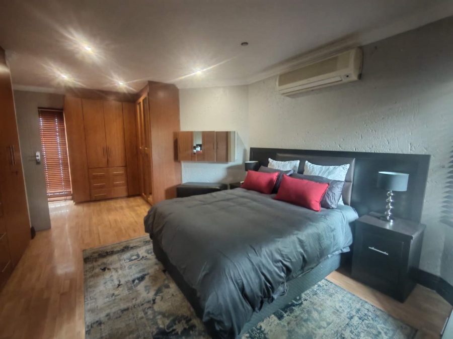 5 Bedroom Property for Sale in Eldoraigne Gauteng