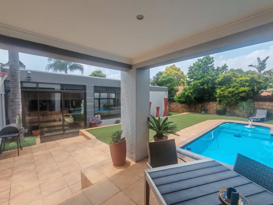 5 Bedroom Property for Sale in Eldoraigne Gauteng