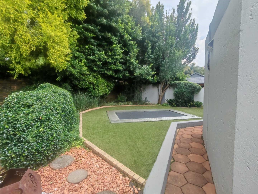 5 Bedroom Property for Sale in Eldoraigne Gauteng