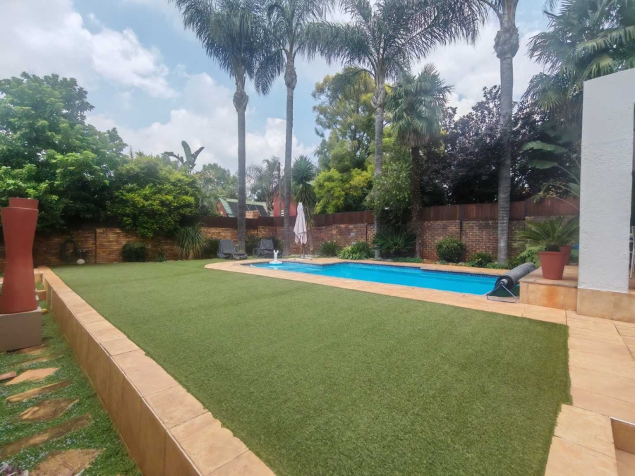 5 Bedroom Property for Sale in Eldoraigne Gauteng