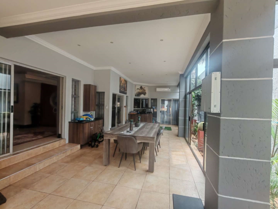 5 Bedroom Property for Sale in Eldoraigne Gauteng