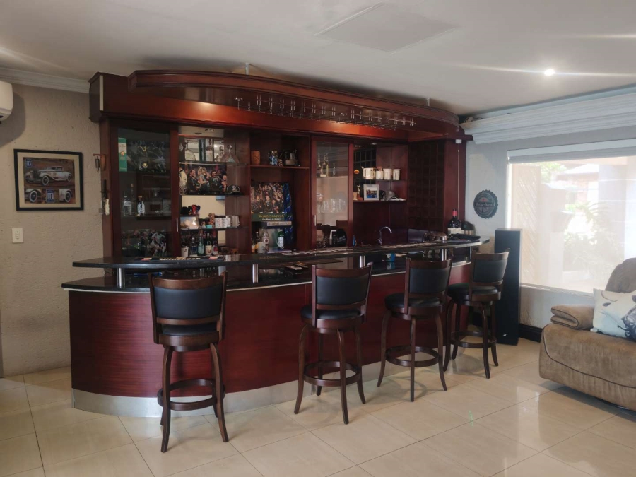 5 Bedroom Property for Sale in Eldoraigne Gauteng