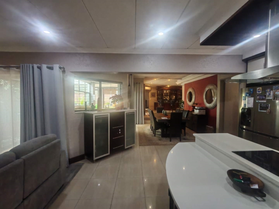 5 Bedroom Property for Sale in Eldoraigne Gauteng