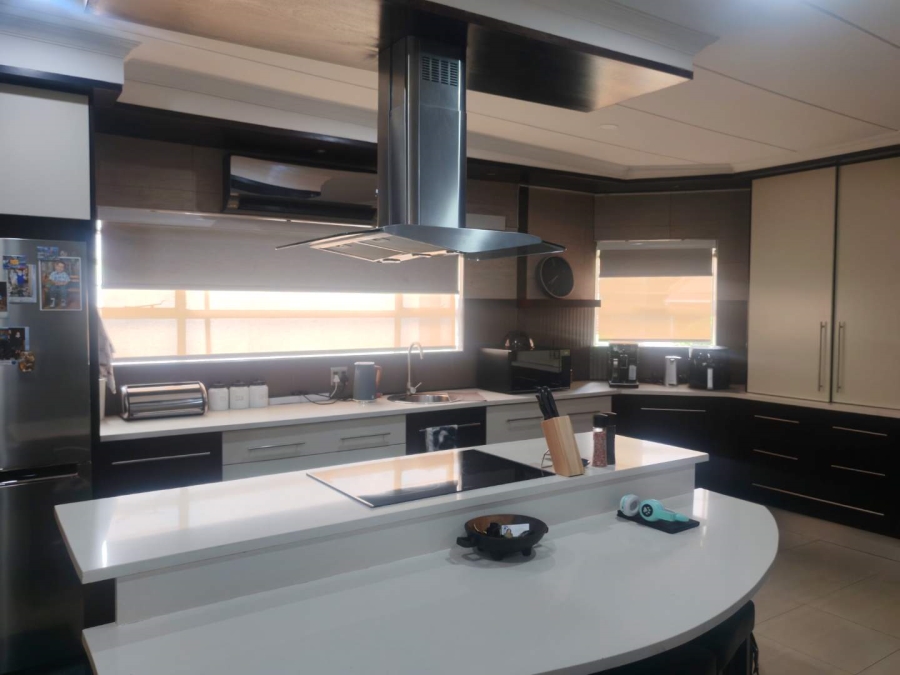 5 Bedroom Property for Sale in Eldoraigne Gauteng