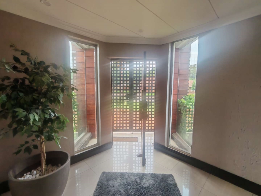 5 Bedroom Property for Sale in Eldoraigne Gauteng