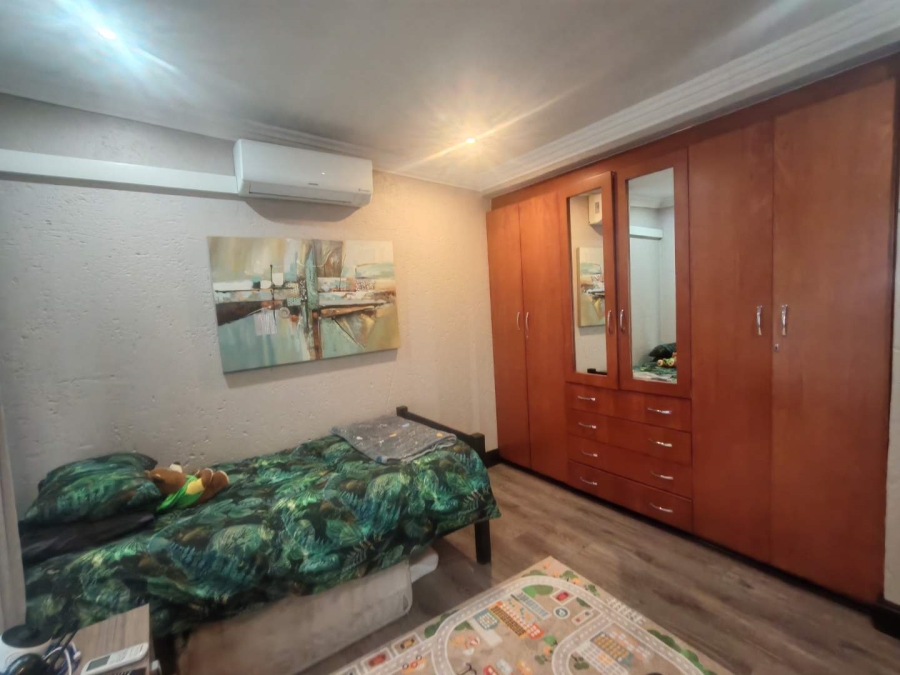 5 Bedroom Property for Sale in Eldoraigne Gauteng