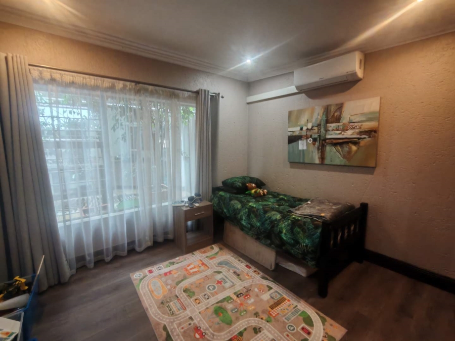 5 Bedroom Property for Sale in Eldoraigne Gauteng