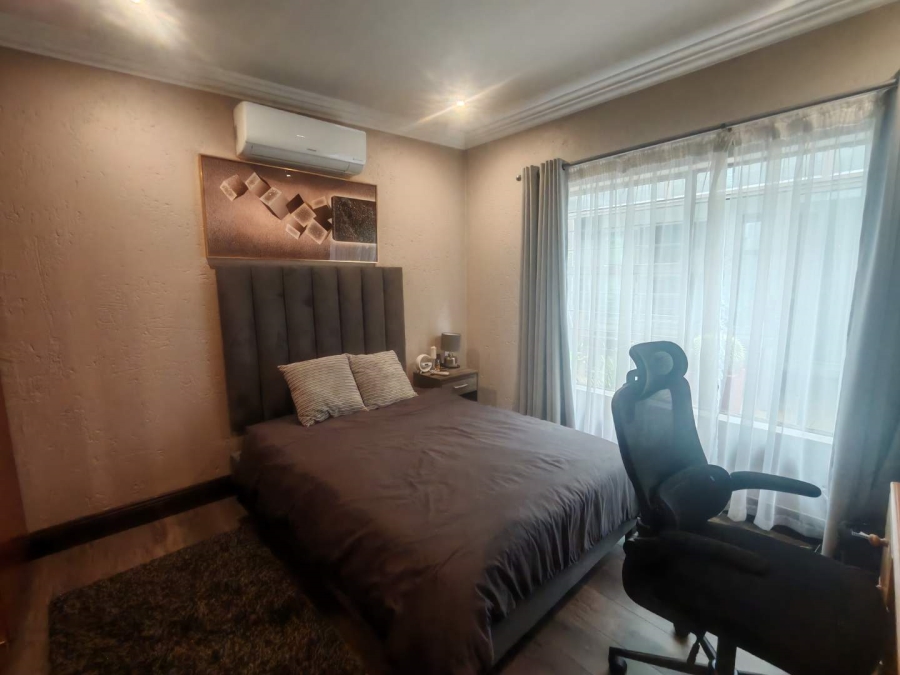 5 Bedroom Property for Sale in Eldoraigne Gauteng