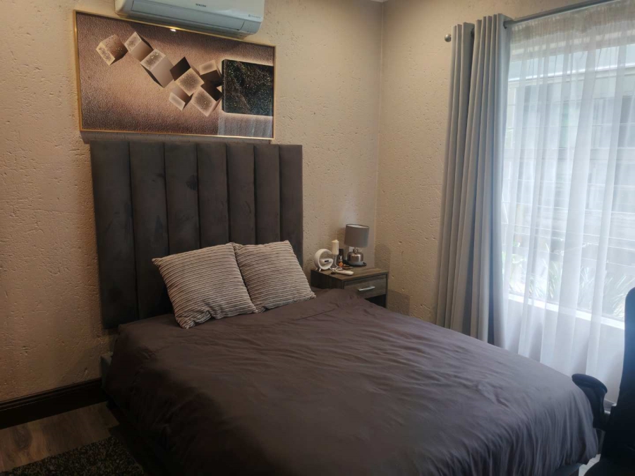 5 Bedroom Property for Sale in Eldoraigne Gauteng