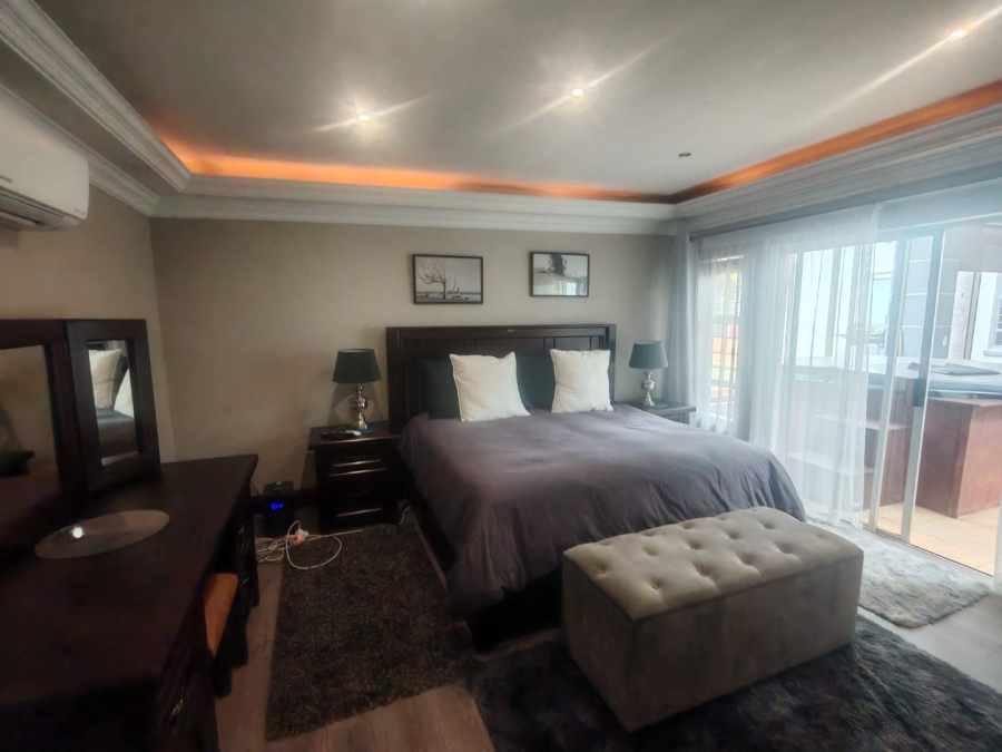 5 Bedroom Property for Sale in Eldoraigne Gauteng