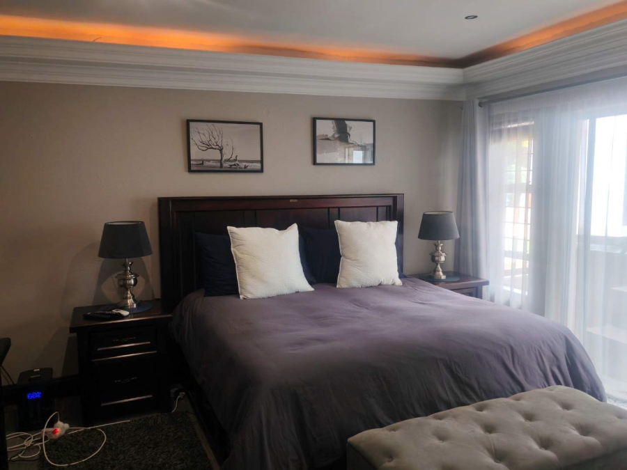 5 Bedroom Property for Sale in Eldoraigne Gauteng