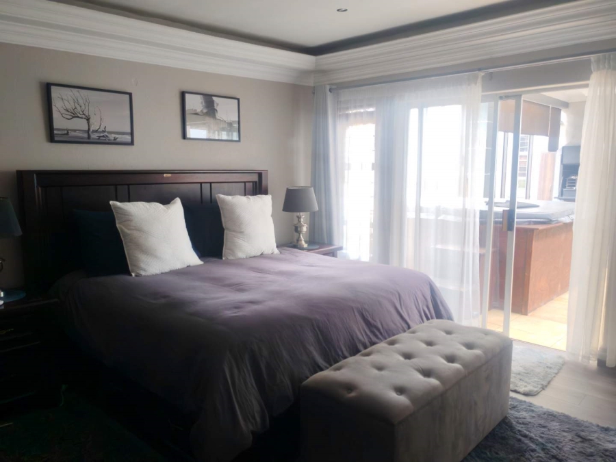 5 Bedroom Property for Sale in Eldoraigne Gauteng