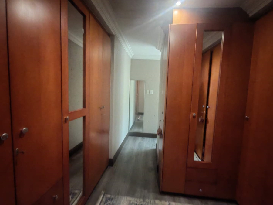 5 Bedroom Property for Sale in Eldoraigne Gauteng