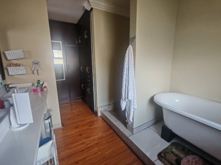 5 Bedroom Property for Sale in Zwartkop Golf Estate Gauteng