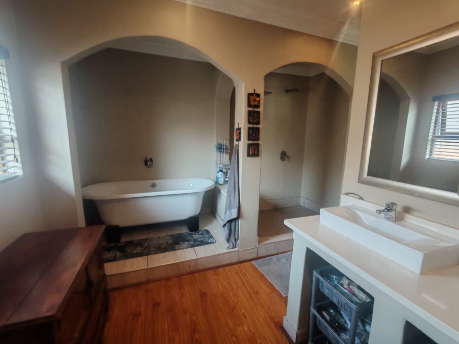 5 Bedroom Property for Sale in Zwartkop Golf Estate Gauteng