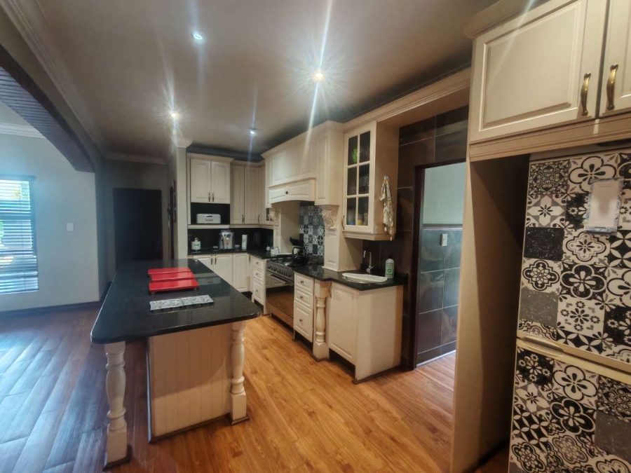 5 Bedroom Property for Sale in Zwartkop Golf Estate Gauteng