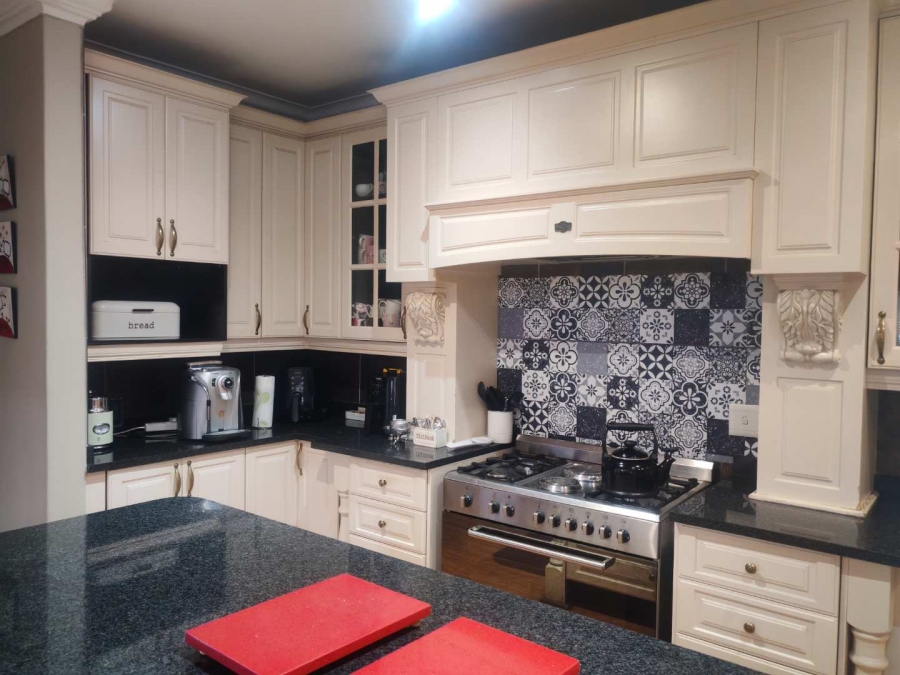 5 Bedroom Property for Sale in Zwartkop Golf Estate Gauteng