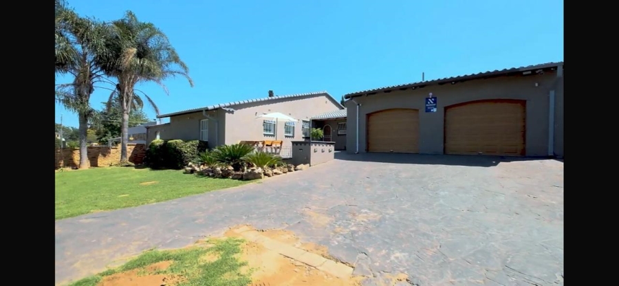 4 Bedroom Property for Sale in Oakdene Gauteng