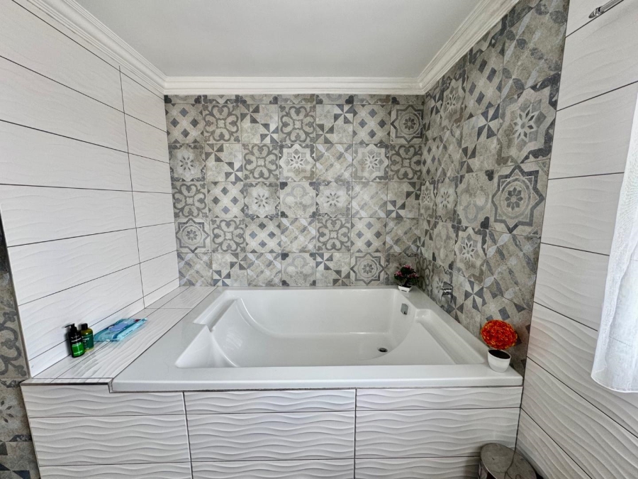 5 Bedroom Property for Sale in Rynfield Gauteng