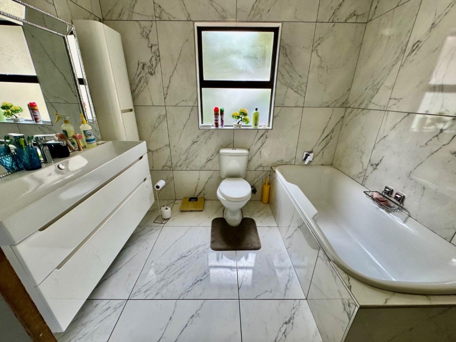 5 Bedroom Property for Sale in Rynfield Gauteng