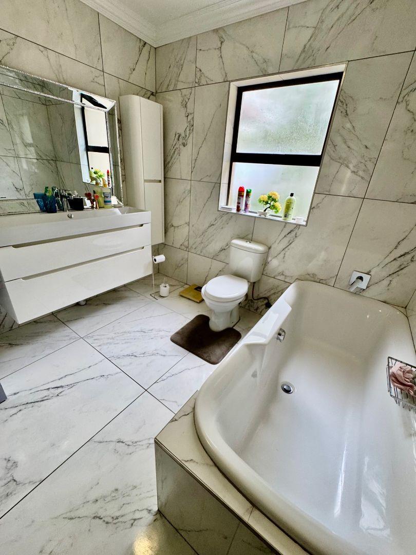 5 Bedroom Property for Sale in Rynfield Gauteng