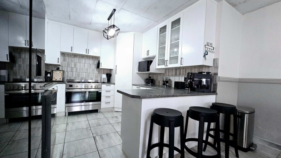 4 Bedroom Property for Sale in Equestria Gauteng