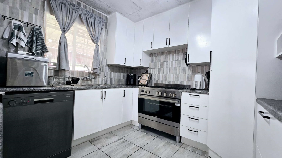 4 Bedroom Property for Sale in Equestria Gauteng