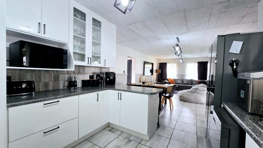 4 Bedroom Property for Sale in Equestria Gauteng