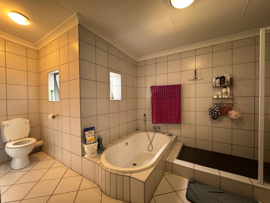 4 Bedroom Property for Sale in Rietondale Gauteng