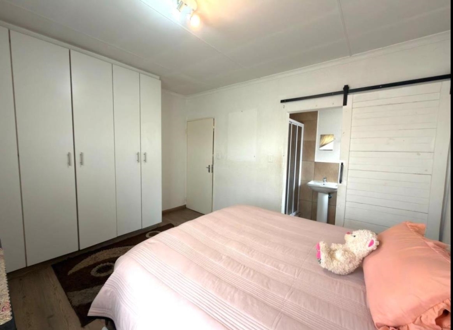 3 Bedroom Property for Sale in Alrode Gauteng