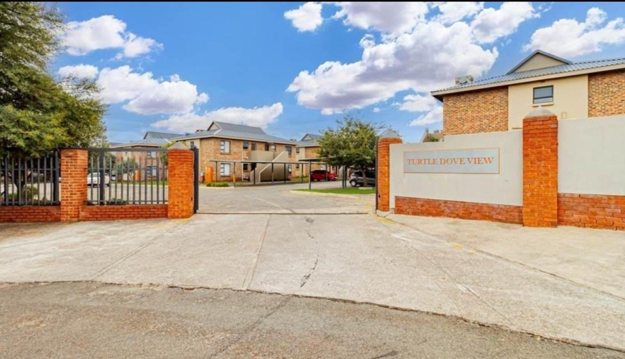 2 Bedroom Property for Sale in Alrode Gauteng