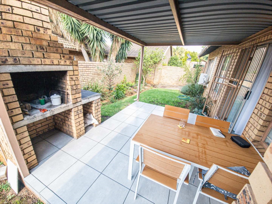 2 Bedroom Property for Sale in Die Wilgers Gauteng