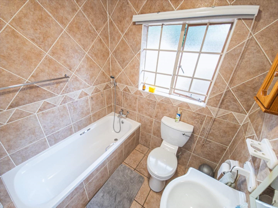 2 Bedroom Property for Sale in Die Wilgers Gauteng