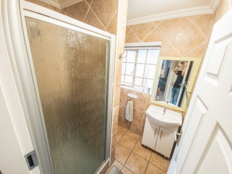 2 Bedroom Property for Sale in Die Wilgers Gauteng