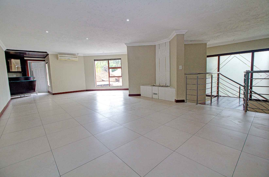 4 Bedroom Property for Sale in Roodekrans Gauteng