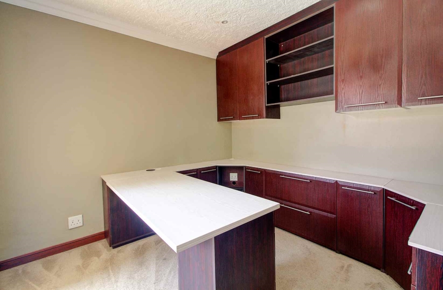 4 Bedroom Property for Sale in Roodekrans Gauteng