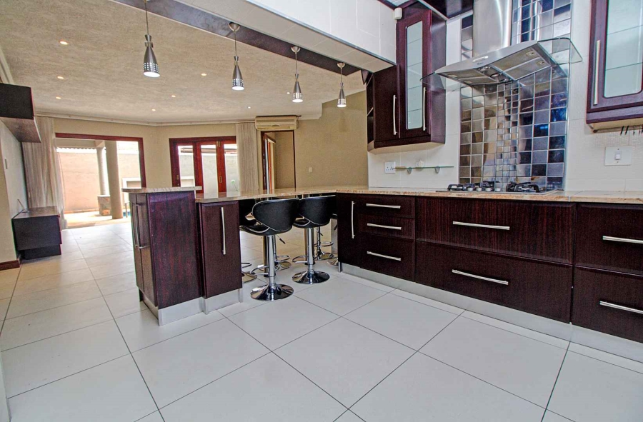 4 Bedroom Property for Sale in Roodekrans Gauteng