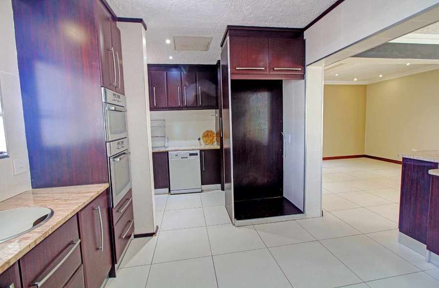 4 Bedroom Property for Sale in Roodekrans Gauteng