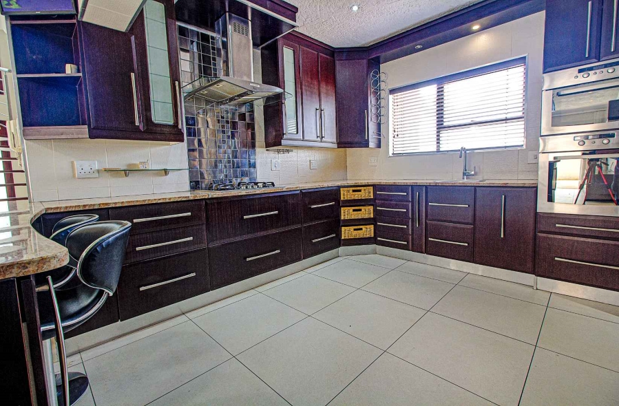 4 Bedroom Property for Sale in Roodekrans Gauteng