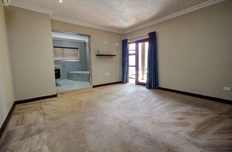 4 Bedroom Property for Sale in Roodekrans Gauteng