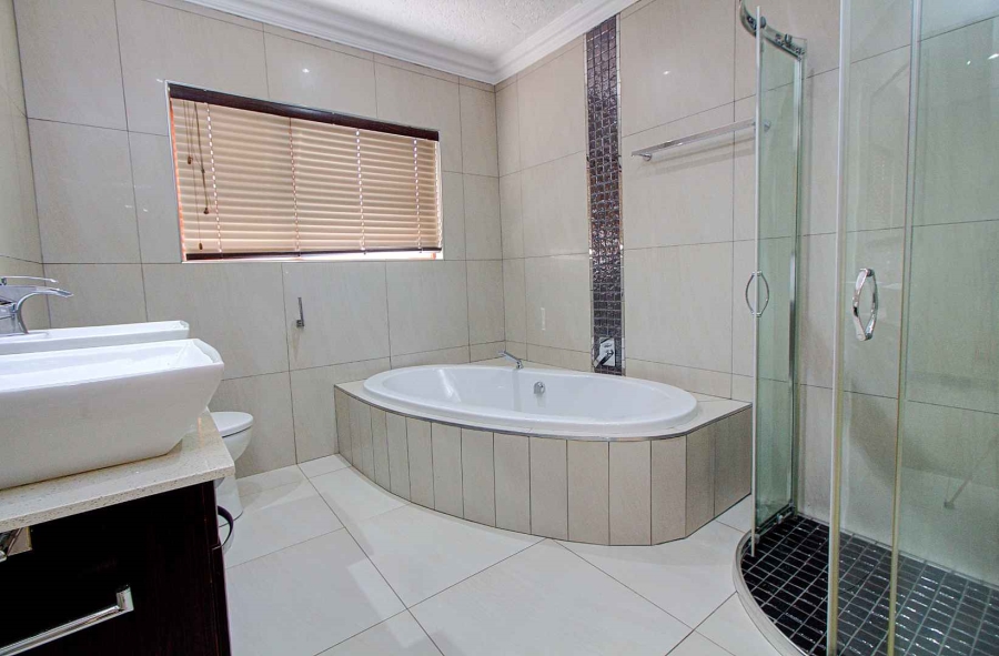 4 Bedroom Property for Sale in Roodekrans Gauteng