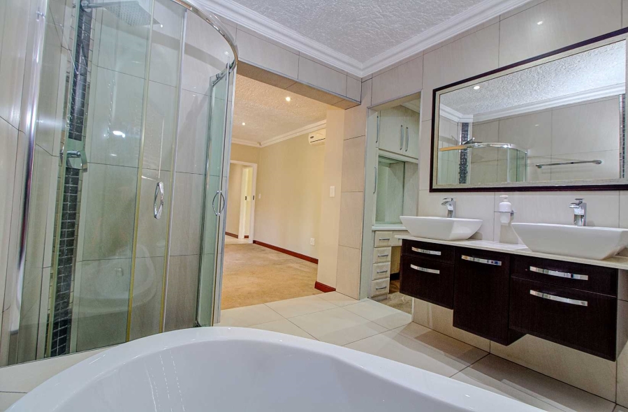 4 Bedroom Property for Sale in Roodekrans Gauteng