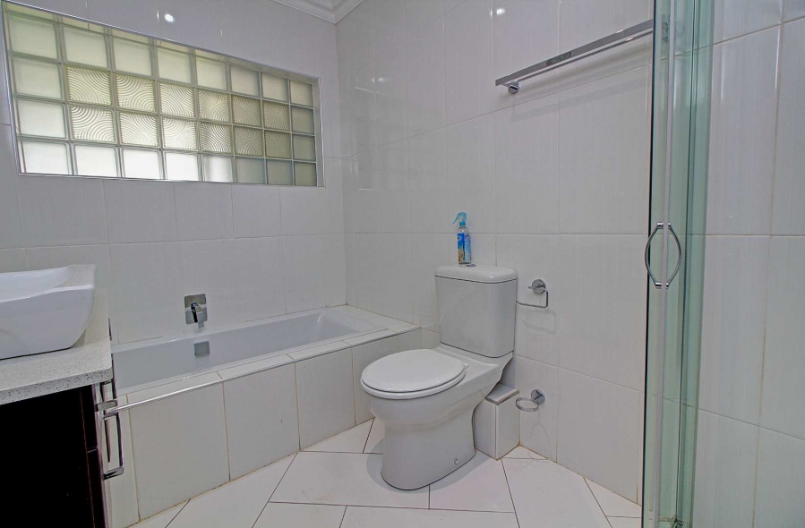 4 Bedroom Property for Sale in Roodekrans Gauteng