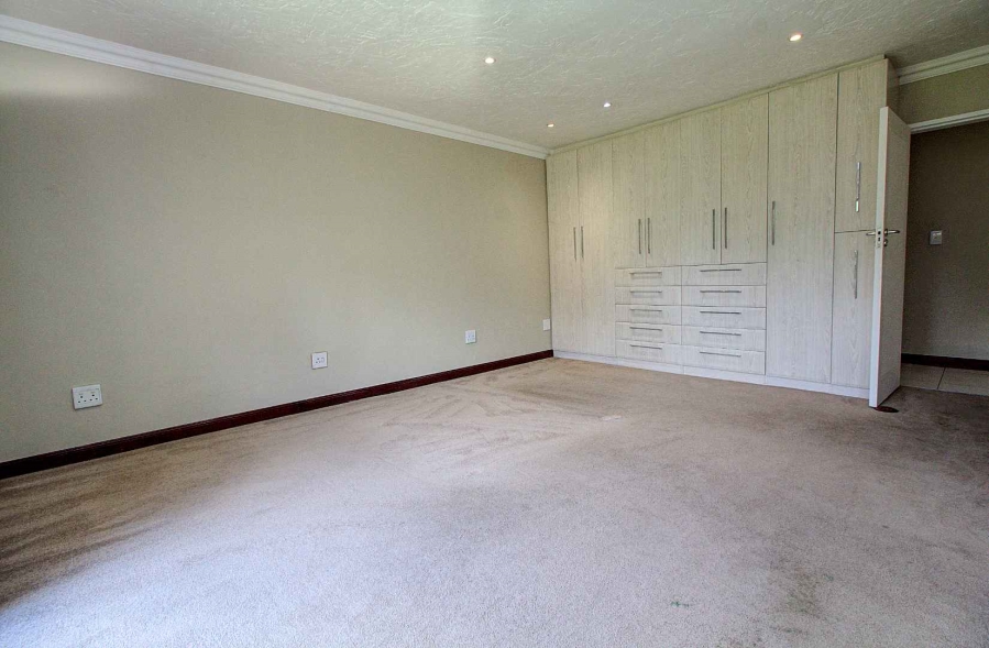 4 Bedroom Property for Sale in Roodekrans Gauteng